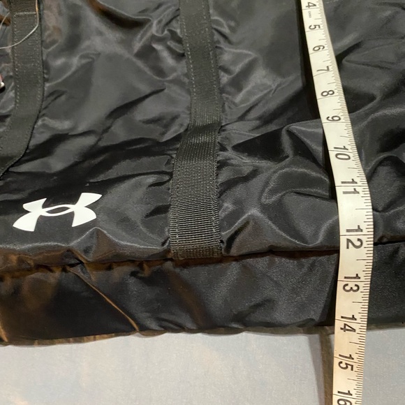 NWT! Under Armour Duffle Bag Black and White PERFECT for gym or over night trips - Picture 7 of 13